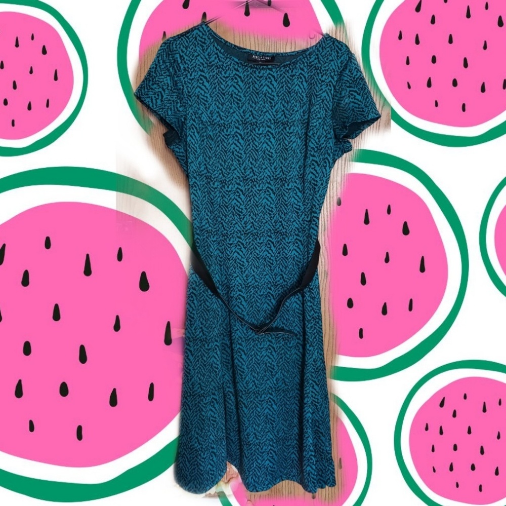 Comfy dress with belt.